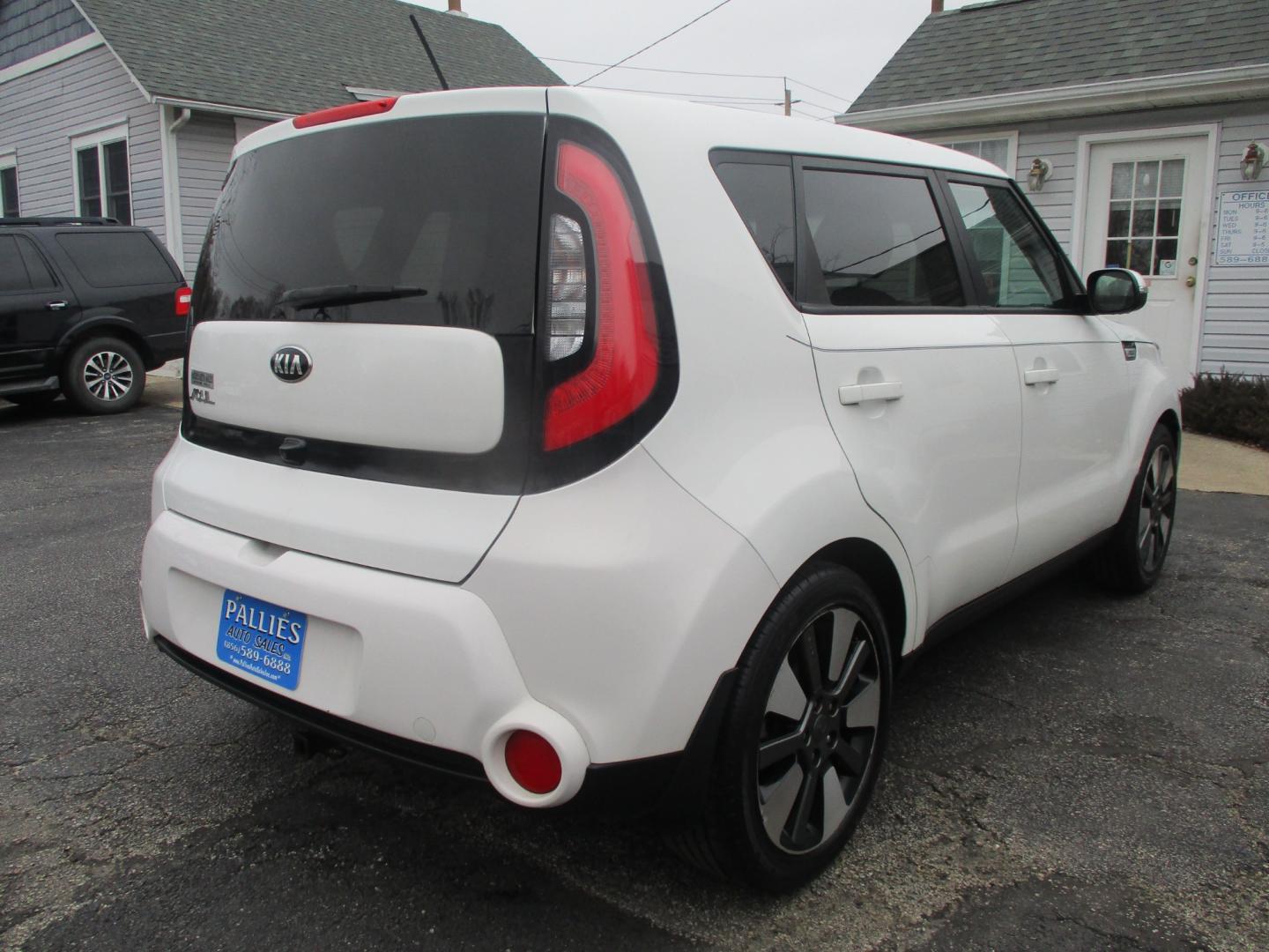 2015 WHITE Kia Soul (KNDJX3A56F7) with an 2.0L L4 DOHC 16V engine, AUTOMATIC transmission, located at 540a Delsea Drive, Sewell, NJ, 08080, (856) 589-6888, 39.752560, -75.111206 - Photo#5